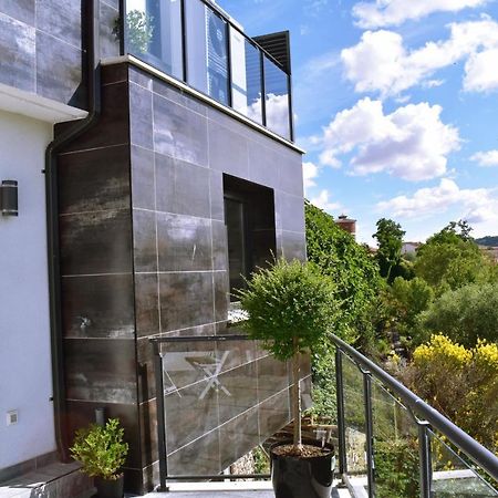Albergue Hosting Duero Pesquera de Duero المظهر الخارجي الصورة